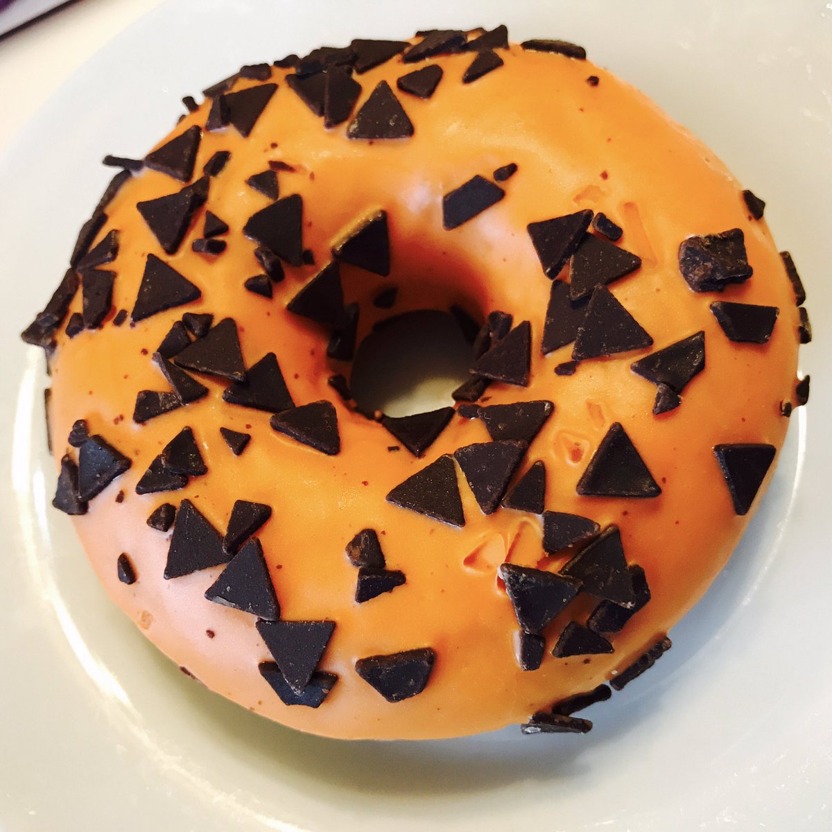 matanen91's tweet photo. Gonna eat this #HalloweenDonut as #breakfast 🎃🍩
#Halloween #donut #orange #chocolate #lidl https://t.co/KE9BHE7BhH