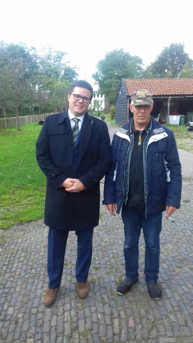 MakandraShl's tweet photo. Vandaag bezoek van "Wethouder" Almer van der Waal!
@w_vreugdenhil goed idee om hem onze kant op te sturen!
#sheerenloo #Makandra #Ede https://t.co/sFdazlWmzW