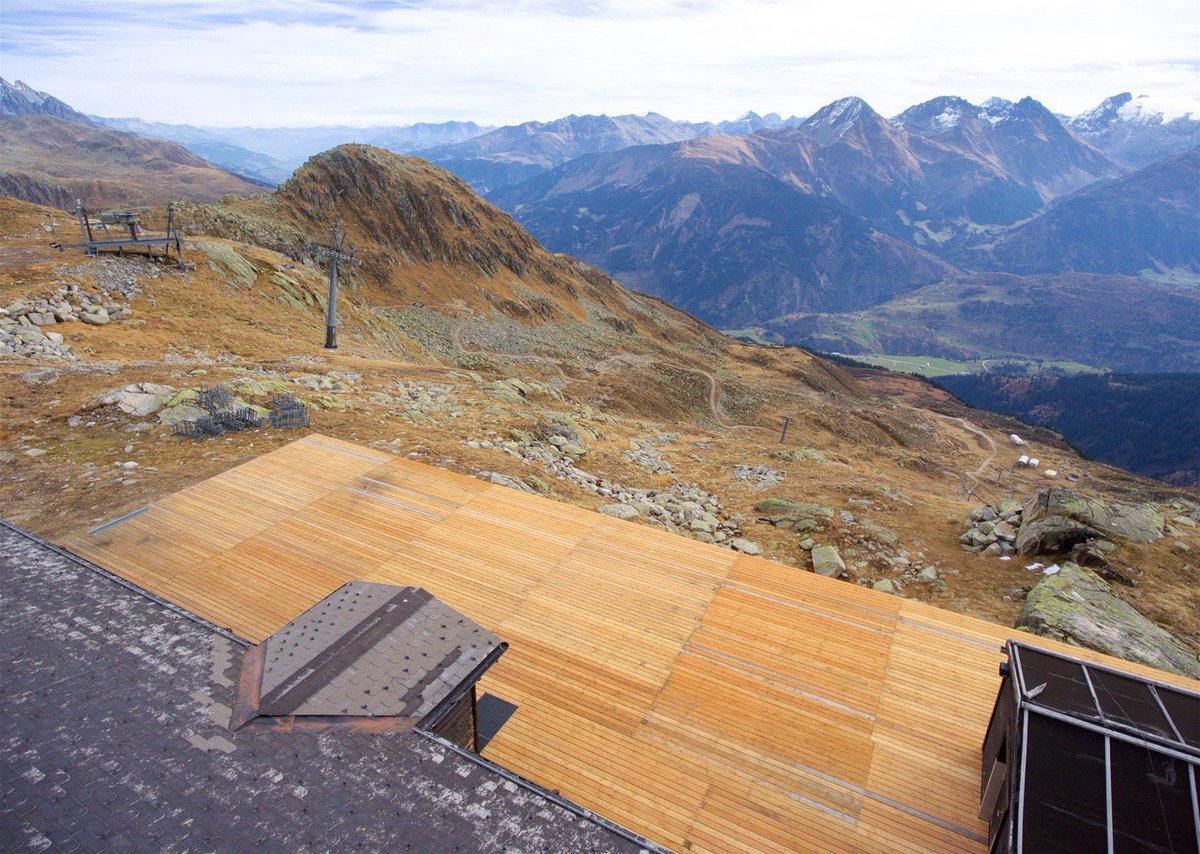 vivadisentis's tweet photo. Vor dem #Schnee – die neue Terrasse von @disentis3000 in Lai Alv nimmt Gestalt an. #laialv @disentis #winter #skifahren https://t.co/TPZbILnalK