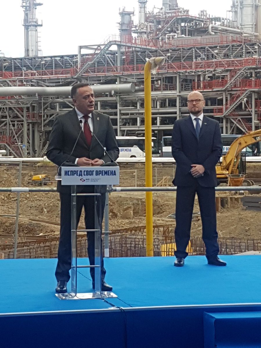 MiningEnergyRS's tweet photo. Predsednik @avucic i ministar @AAnticBG na obeležavanju početka projekta "Duboka prerada"- ključna investicija u modernizaciji "Rafinerije" https://t.co/zD1qOkGrcJ