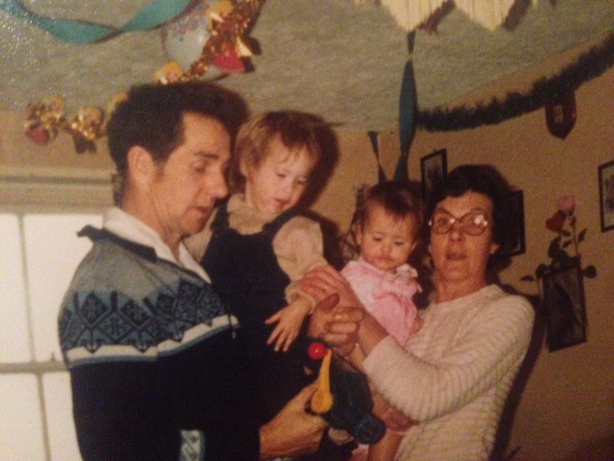 kerri_dots's tweet photo. when you find memories and nostalgia hits. #familytimes #80s https://t.co/p2ddnnnyMC