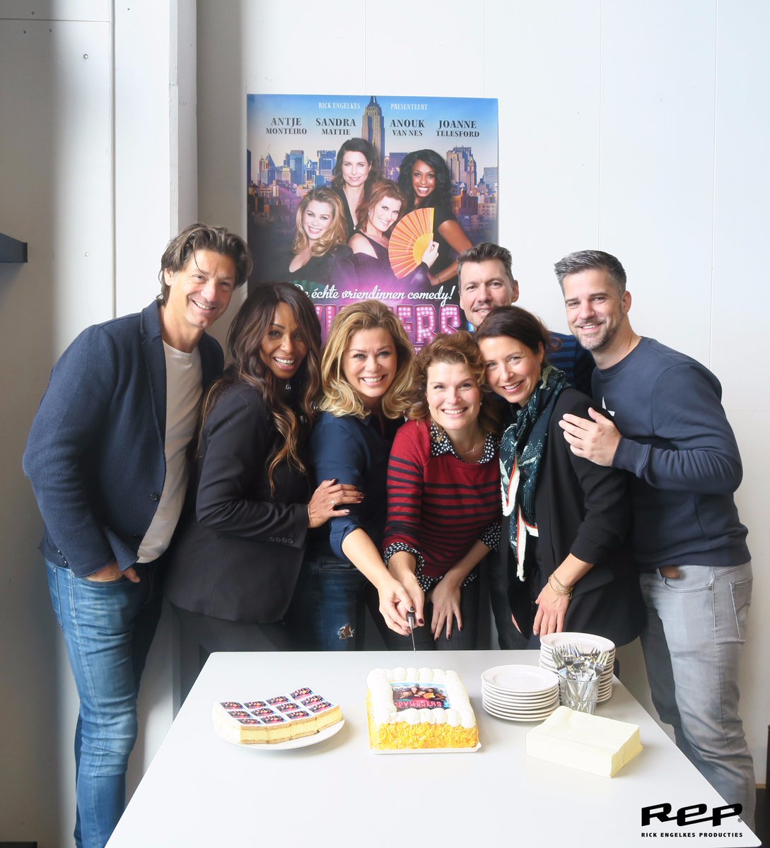 Eindelijk is het zo ver!! De repetities van de leukste vriendinnen comedy van het jaar Opvliegers 3: New York, New York zijn begonnen!