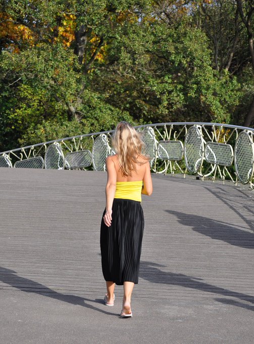 dit was de laatste mooie zomerdag in nederland #summer #holland #barefeet #fashion #model #blijdorp #rotterdam<a href="/tag/model"class="tags"><span>#model</span></a><a href="/tag/fashion"class="tags"><span>#fashion</span></a><a href="/tag/summer"class="tags"><span>#summer</span></a><a href="/tag/holland"class="tags"><span>#holland</span></a><a href="/tag/barefeet"class="tags"><span>#barefeet</span></a><a href="/tag/rotterdam"class="tags"><span>#rotterdam</span></a>