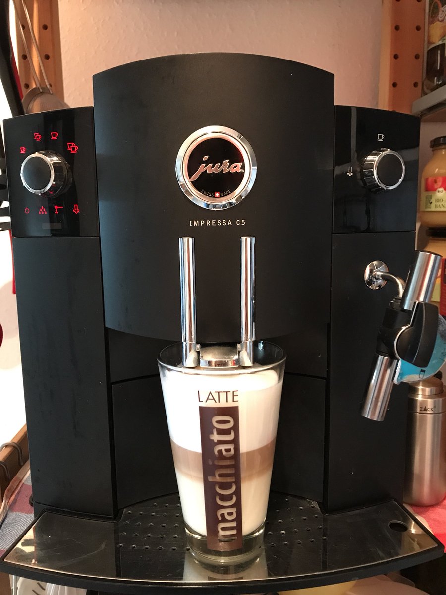 rebjuen's tweet photo. Danke Kaffeemaschine für die Droge Tag für Tag 💕 #Kaffee #jura #gutenmittag #latte https://t.co/Z3QJTEOYbx