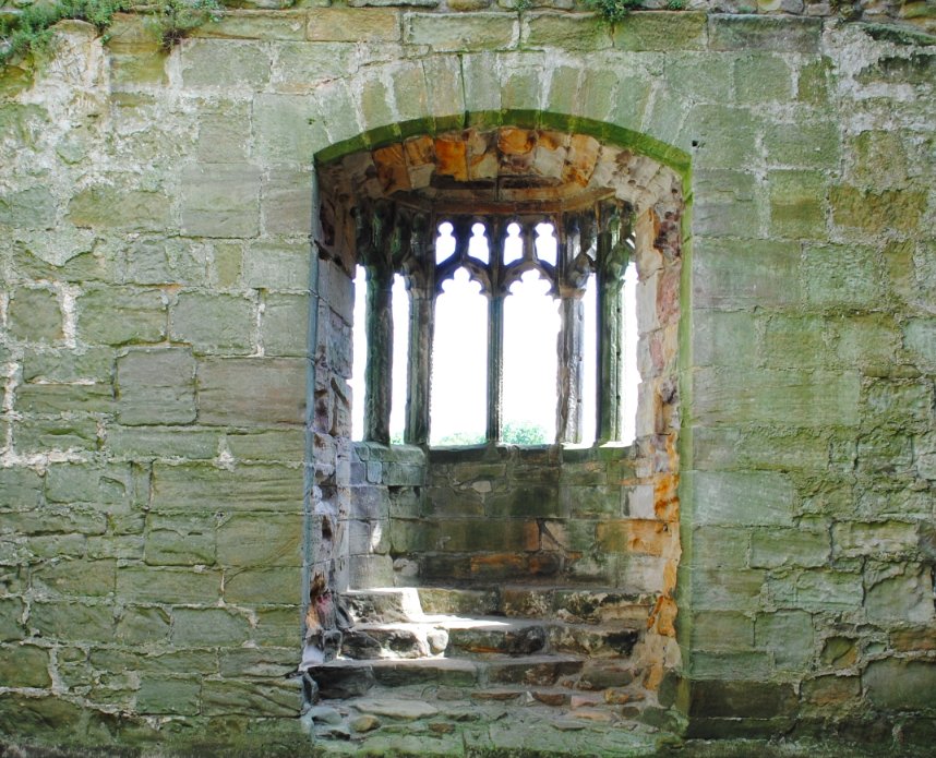 CumbrianEm's tweet photo. A beautiful oriel window adorns the domestic chamber at Marmion Tower in #Yorkshire #Architecture #History #Heritage #EnglishHeritage https://t.co/6BAEMRuoZn