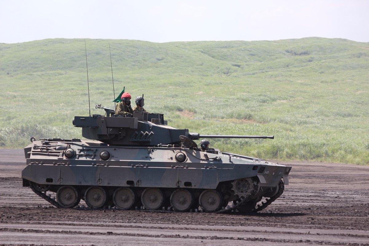 日本戦車bot 式装甲戦闘車 戦車随伴可能な装甲兵員輸送戦闘車として開発 90口径35mm機関砲kde 79式対舟艇 対戦車誘導弾発射装置2門 74式車載7 62mm機関銃を装備 車内に隊員7名が乗車可能 68両が調達 T Co Yjpdv6ox6e