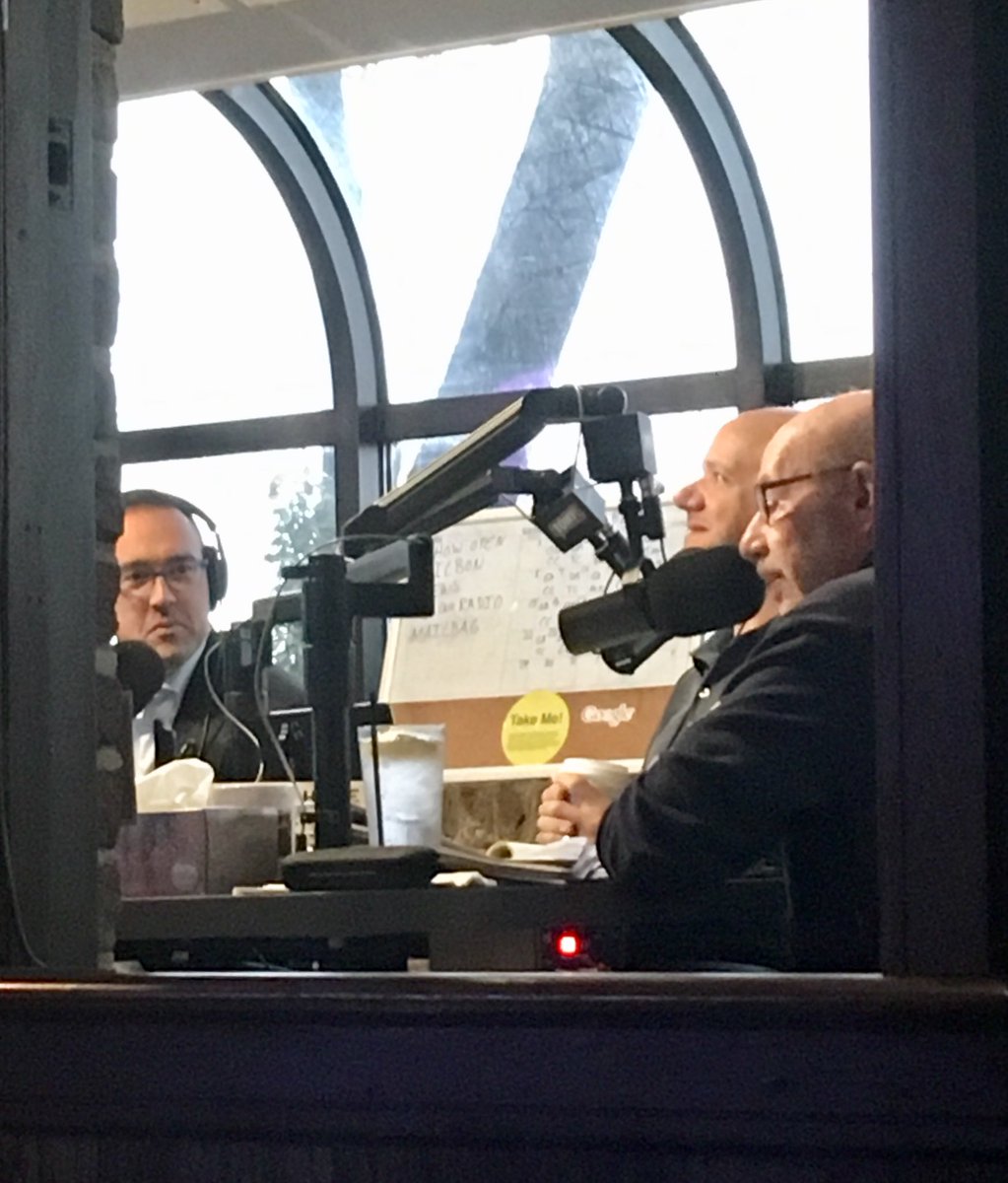joshabner's tweet image. Sometimes all it takes is an old orange bald man coming to work to make all your dreams come true. @ThisShowStinks #LoyalLittle #LaCheeserie