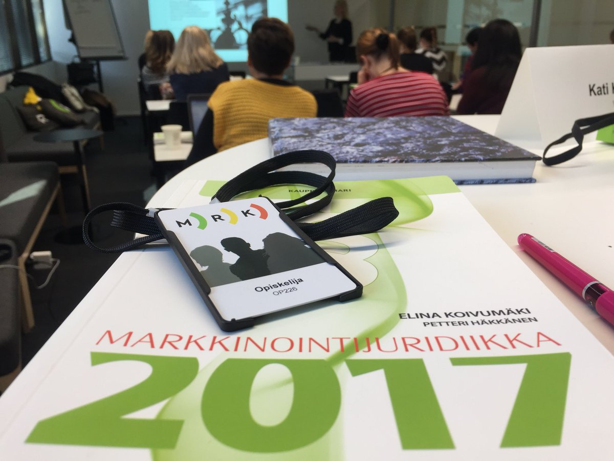 wtfdesign's tweet image. Se ois kuulkaas syyslomaviikko, mutta lomailun sijaan istutaankin koulunpenkillä @Markinst. Aina voi oppia lisää! 😅 #markinst #wtfelämää