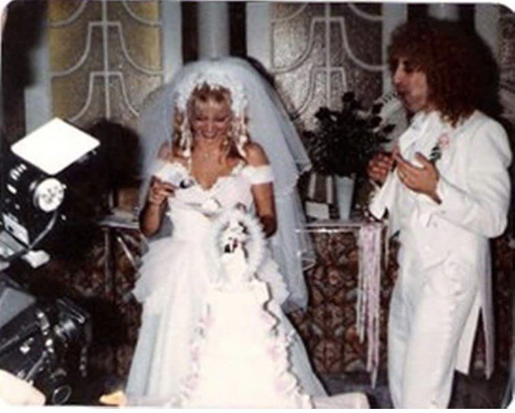 TSClubs7683's tweet photo. Happy Anniversary!  @deesnider @Suzette_Snider https://t.co/E7AHBYGGoD