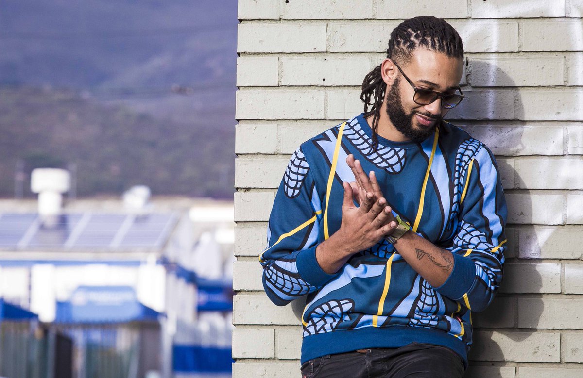 Mathewgoldmusic's tweet photo. Me thinking abt #burninginferno climbing the charts. Let's keep the momentum 🎸 Request it on yr local station, stream it, buy it, sing it 📻🔥 https://t.co/9ozSlZADFH