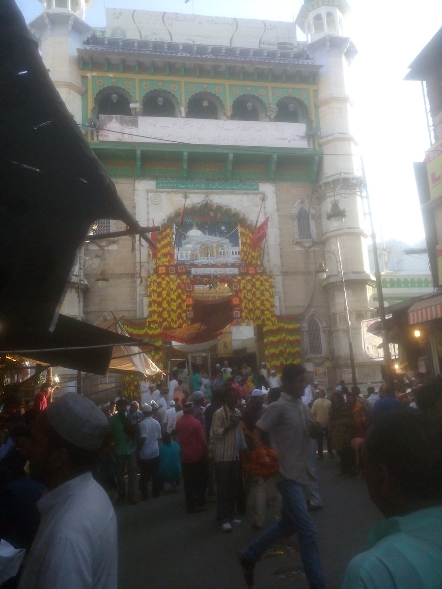 OptionKing420's tweet photo. Last Some Moments Me nd My Family Went #GaribNawazDargah at Ajmer
@emraanhashmi I Pray For U Nd Also All @Emraanians
#MayAllahBlessAll https://t.co/w5Rfo4ul6m