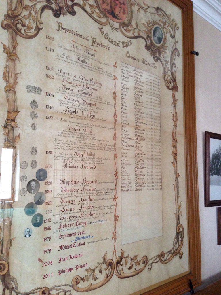 rtlgrandest's tweet photo. Dans la mairie de #Docelles , les noms des propriétaires de la papeterie sabordée par #UPM. Elle existait depuis 1482. #Vosges https://t.co/PlCXy7VvVH
