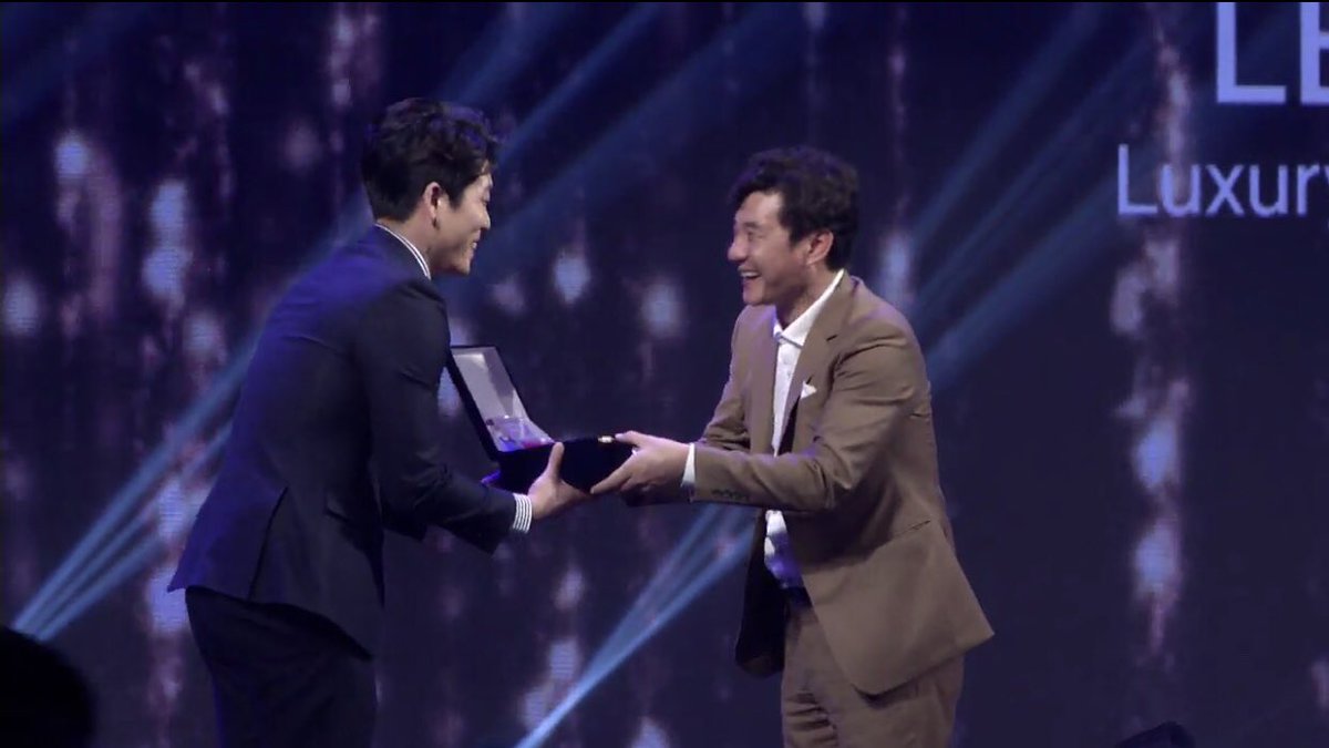 ymmrykk's tweet photo. @2AMCHANGMIN 20171023 LMBA STAR 수상식 생중계 캡쳐 https://t.co/kZuln3aer0