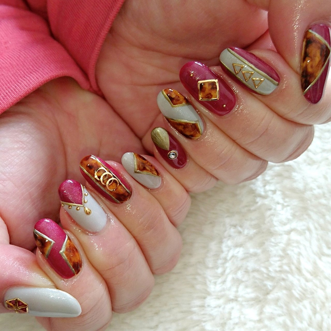 Ice Nailist あいすちゃん New My Self Nail やりたいもの 金 赤 グレー べっ甲 全部詰め込んでみました ˊᵕˋ T Co Fyxbvhzduu ネイル セルフネイル 秋ネイル べっ甲ネイル ボルドーネイル グレーネイル T