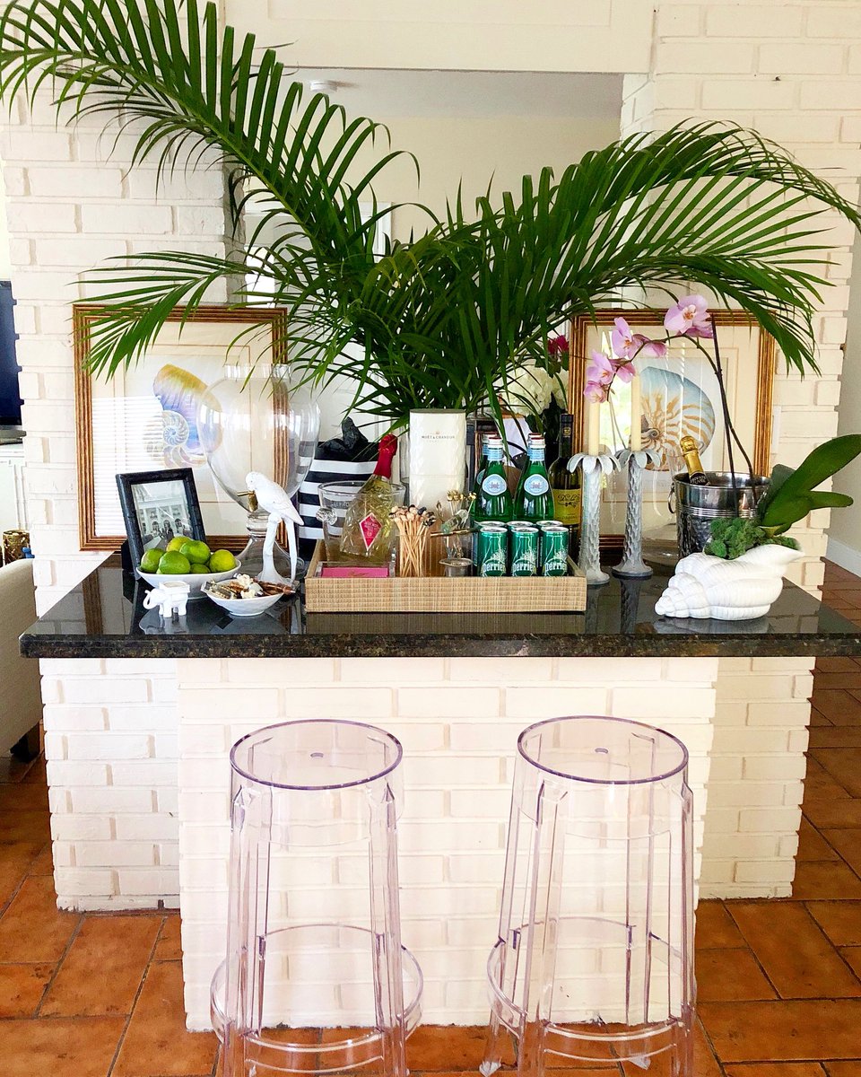 LLScene's tweet photo. @lilly_llscene just moved into a fabulous new house! Naturally, she had Lauren of @luxereportdesigns come over to luxe it up a bit! 🏝 https://t.co/02ECzyl2x6