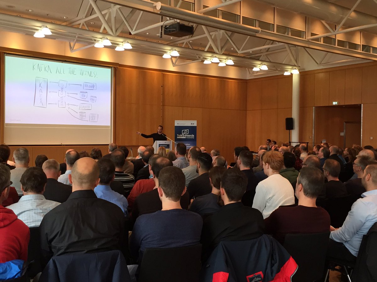 ruv_de's tweet image. Warum wird #apache_kafka immer mehr eingesetzt? Das erklärt Kai Waehner bei #talks4nerds #it