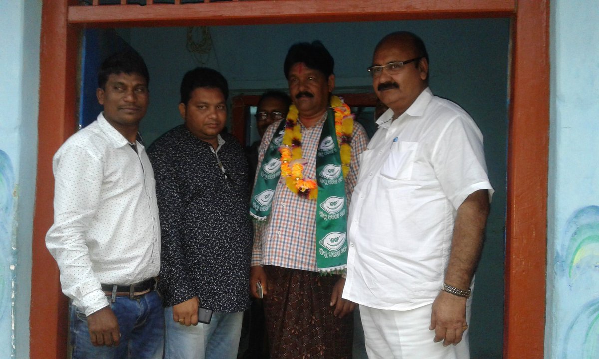 SarojMeeher's tweet photo. Khaprakhol block bjp leader  EX SARPANCH join BJD https://t.co/yxbsVLOjFp