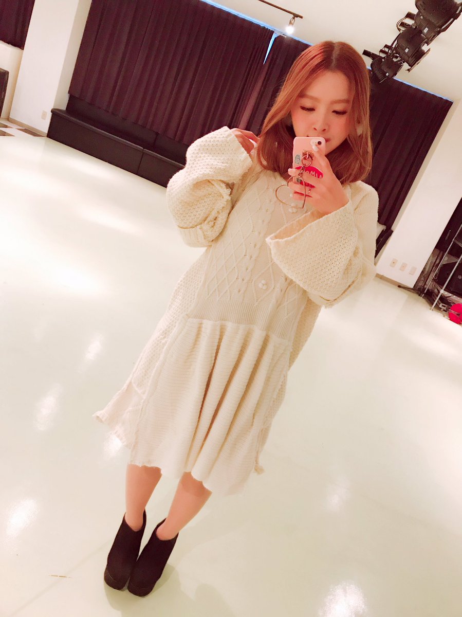 日比麻夕乃 Twitter પર 西野カナさんの 手をつなぐ理由 Mv風ワンピース おうちにあったニット生地二枚使って作りました 近くで見ると手作り感満載 だけどとにかくあったかいです 西野カナ さん 手をつなぐ理由 カナコス カナやん 西野家 日