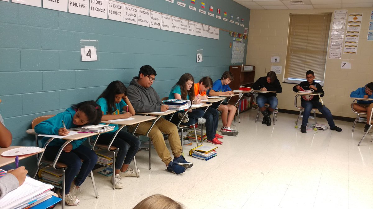 AydenMiddle's tweet image. #AVID #PCS_NC @PCS_NC 
AVID students hard at work @AydenMiddle