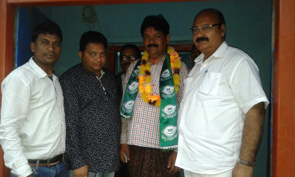 SarojMeeher's tweet photo. Khaprakhol block bjp leader  EX SARPANCH join BJD https://t.co/yxbsVLOjFp