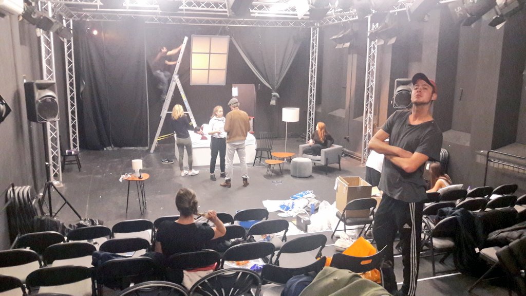iiiiits tech day <a href="/CourtyardHoxton/">The Courtyard Theatre</a>!! #happyyet2017