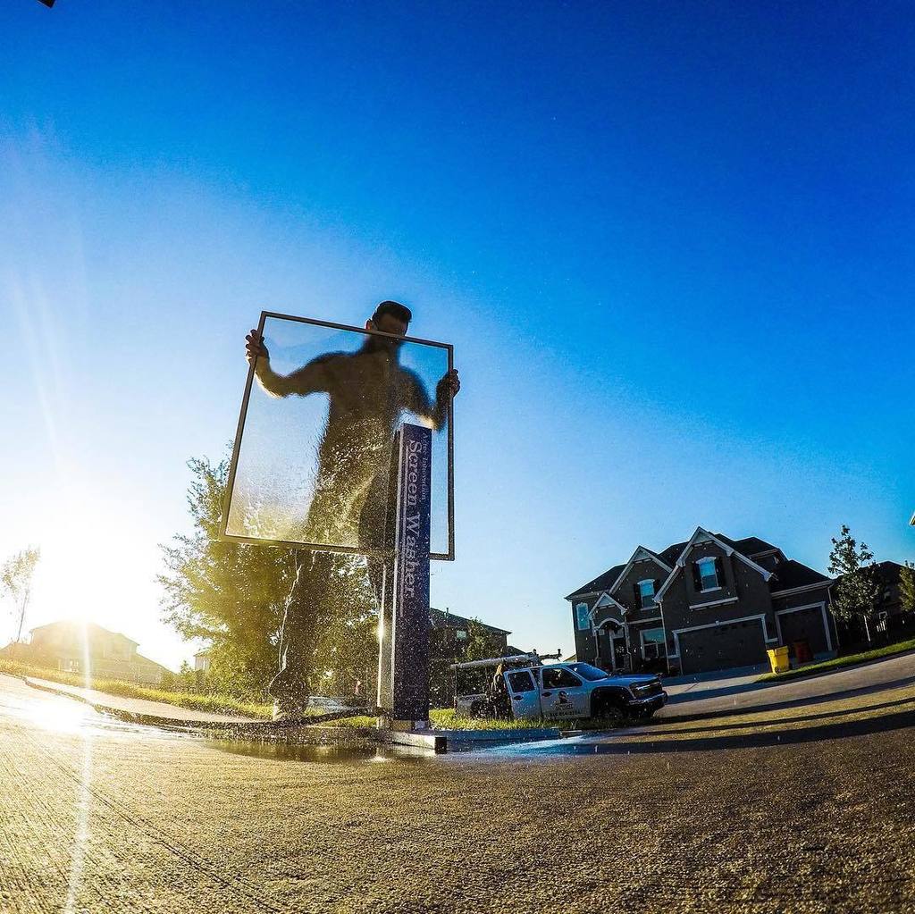 windowcleaner's tweet image. Awesome shot of the Aztec Screen Washer in action! 😍⠀
📷 : @lukethewindowcleaner #wcrlife #windowcleaning #windowcl… ift.tt/2l9EwVn