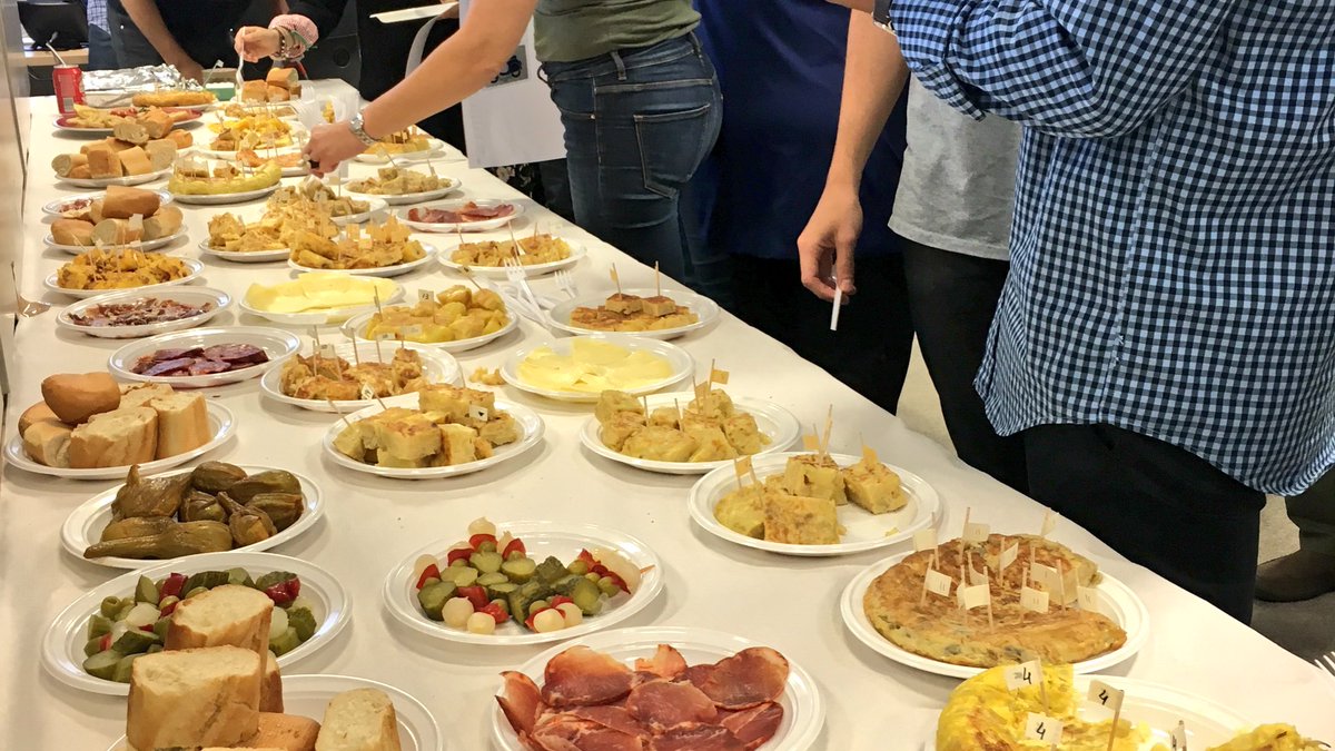 avoristravel's tweet photo. En Ávoris no solo somos expertos en viajes.. ¡también somos expertos cocineros! #ConcursodeTortillas en #Madrid ¡Buen provecho! https://t.co/NxUHAfGdMg
