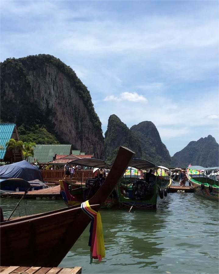 LoreTovar8's tweet photo. Pero mira que bonito 😲! #Phuket #Thailand #island  #blue #thaiboat https://t.co/dDyqRWpSrp https://t.co/cnLyU65TJv