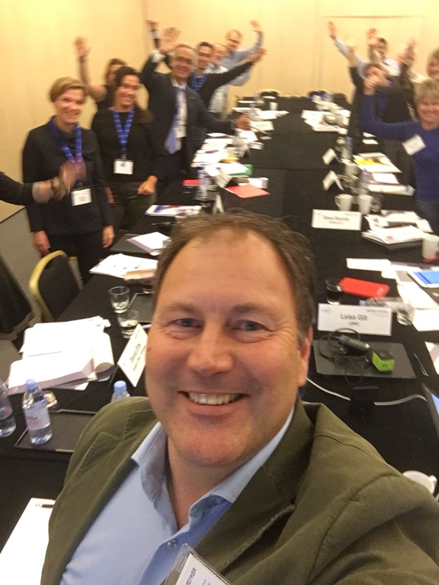 Enthousiaste groep deelnemers tijdens de workshop ‘Storytelling’ tijdens de Leading Edge Alliance world conference in Parijs :-)