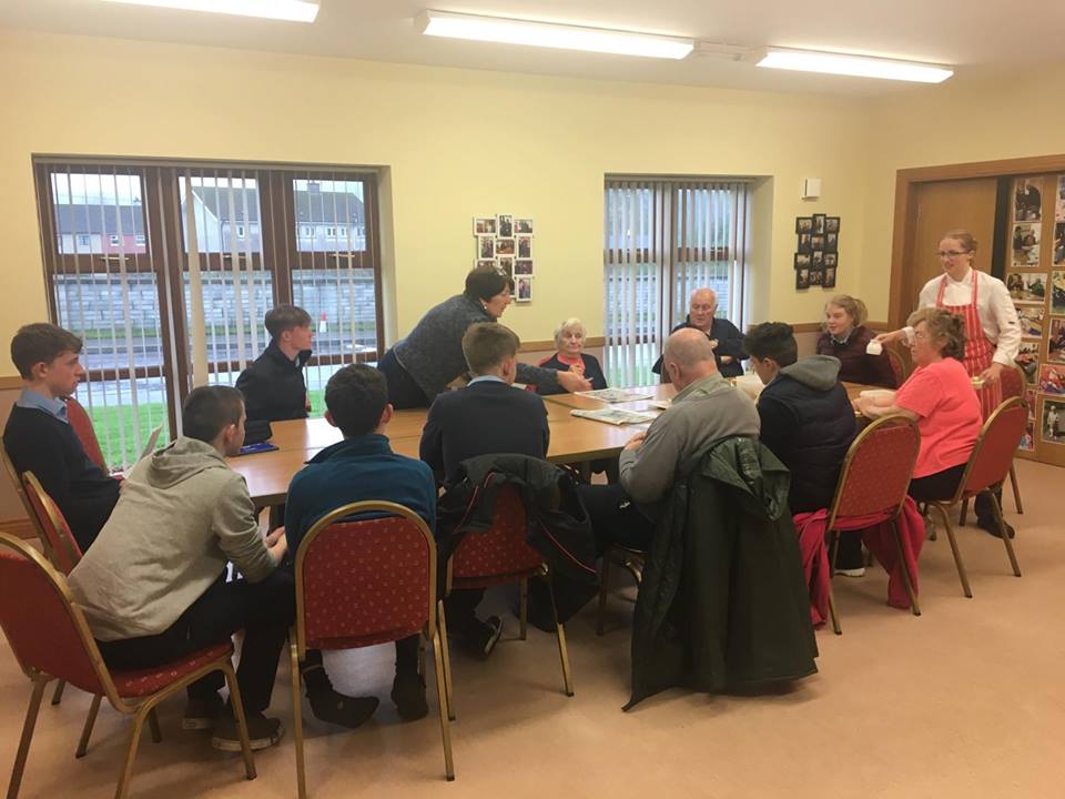 Táimid thar a bheith sásta go bhfuil na daltaí ó <a href="/ColGhobnatan/">Coláiste Ghobnatan</a> ar ais arís,TY students visit our SU's every Fri here @ Ionad Lae😃 #mhuscrai