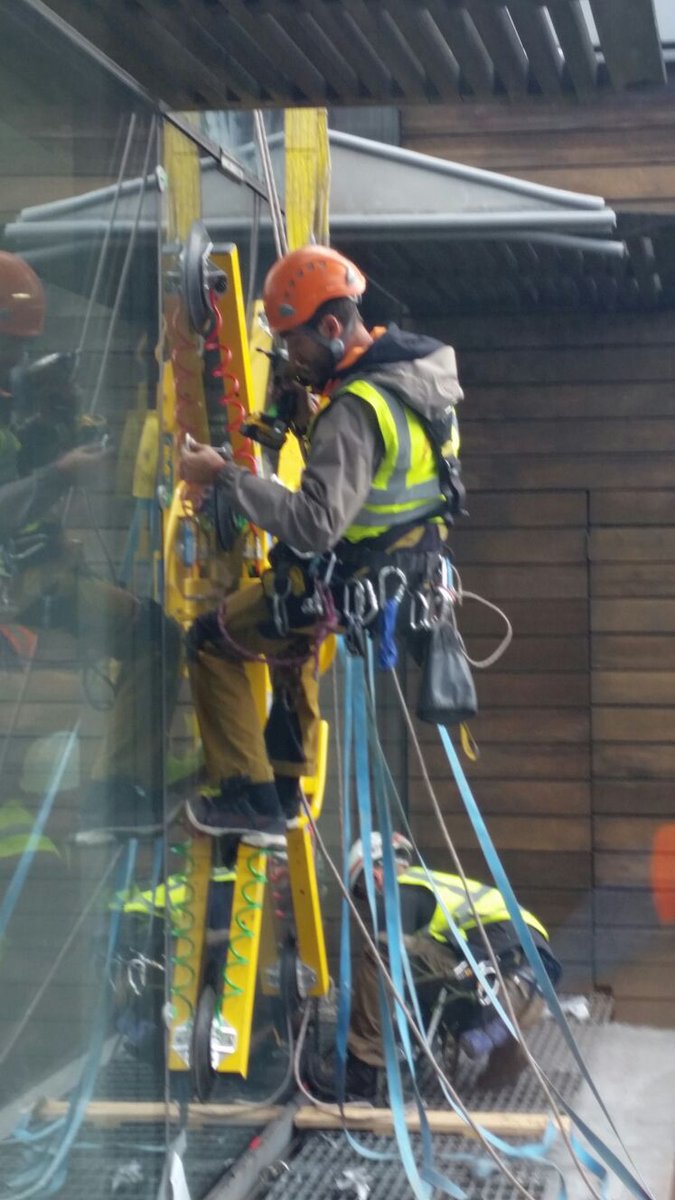 GlazingRefurb's tweet photo. Works have been continuing on the replacement of a defective overhead glazing unit this week! 
https://t.co/K9ZX5R3TnC https://t.co/PnPwLJ6B2b