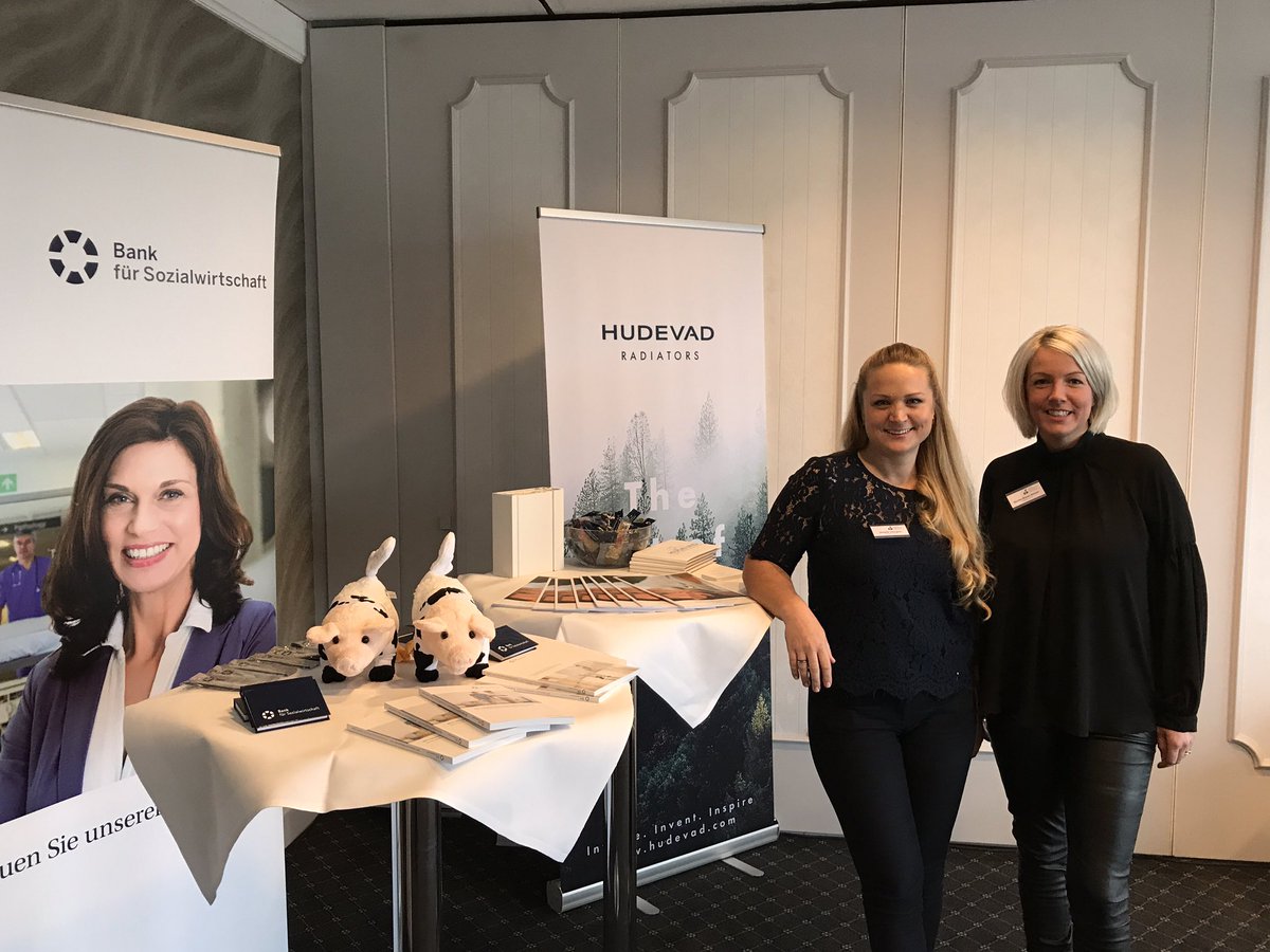MichaelReiterPR's tweet photo. Beispiele für innovative Produkte beim #VKD17 #badfrankenhausen: Heizungssysteme von @HudevadLiving (Dänemark) bieten Energieeffizienz, Patientenkomfort durch Wärme dort, wo sie gebraucht wird; leichte Hygienisierbarkeit = Reinigung, Designfreiheit bei Integration in die Wand. https://t.co/3oaneX7ueZ