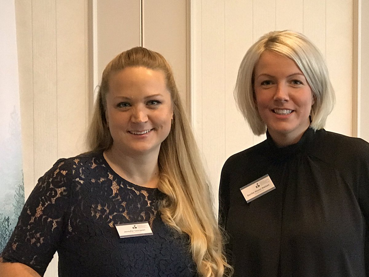 Beispiele für innovative Produkte beim #VKD17 #badfrankenhausen: Heizungssysteme von <a href="/HudevadLiving/">HudevadLiving</a> (Dänemark) bieten Energieeffizienz, Patientenkomfort durch Wärme dort, wo sie gebraucht wird; leichte Hygienisierbarkeit = Reinigung, Designfreiheit bei Integration in die Wand.