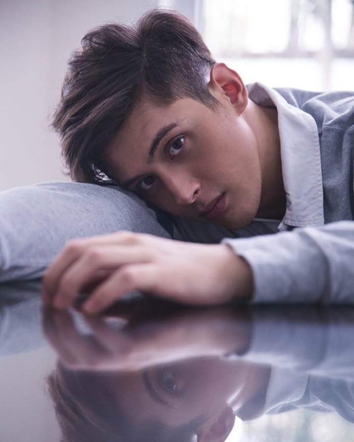 TeamRealTV's tweet photo. Petition for Tom Reid to be another model of @foldedandhungph !

Fab https://t.co/60NPFTHh4h