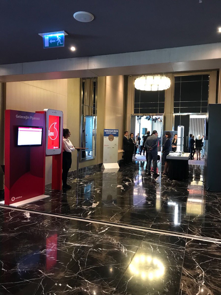 YouthRepublic's tweet photo. Vodafone Türkiye'nin ana sponsorluğunda gerçekleşen CEO Club'ta bankacılığın geleceğini konuştuk ve "Geleceğin piyasası Vodafone'da." dedik! https://t.co/7tJpJwBllv
