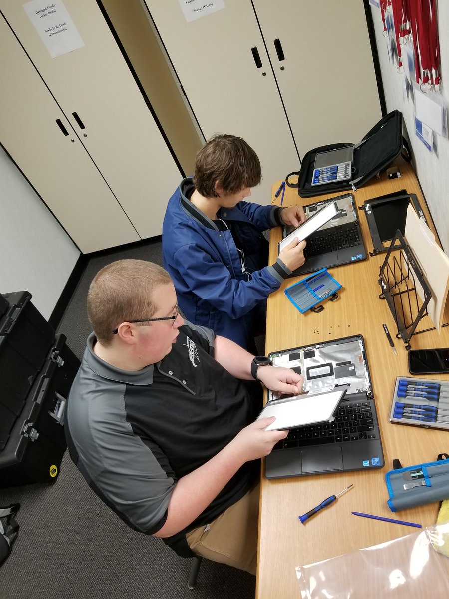 SDCS_EdTech's tweet photo. Trisden replacing a screen! Keep up the great work DropZone!!! #sdmsdropzone #SDLearningtoLead https://t.co/xN4bDmxxau