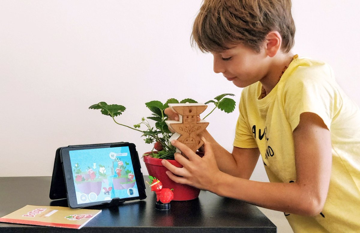 InCapsulebyIfop's tweet photo. #Botaki invente un jeu #connecté aux plantes. Parfait pour sensibiliser les enfants au jardinage !
#nature #child
https://t.co/MnYVUxDPFk https://t.co/fvExK45x2p