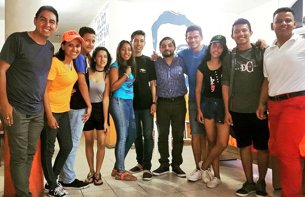 cendemocratico's tweet photo. Los jóvenes son los protagonistas del gran proyecto que servirá socialmente a la comunidad del cantón #Durán. Trabajamos #UnidosyOrganizados https://t.co/l8e0i1nSz8