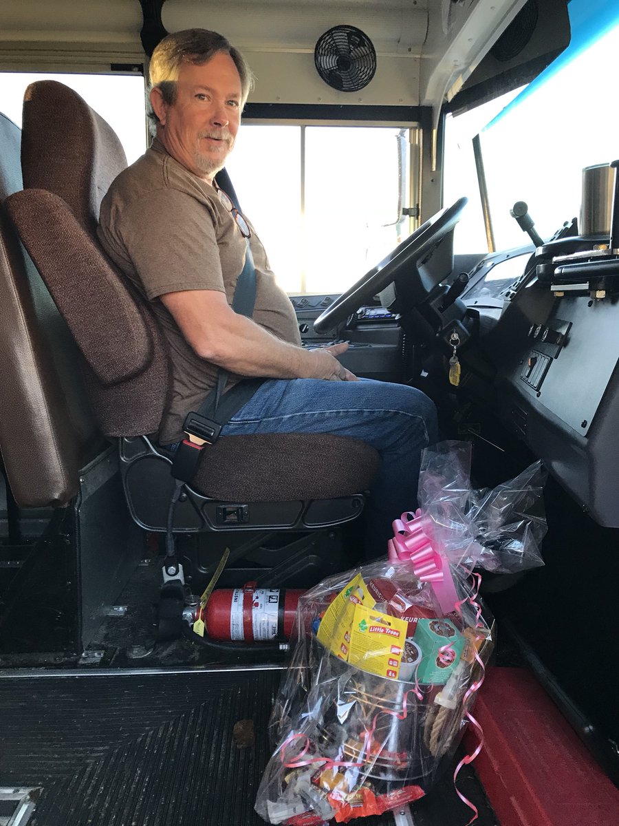 nicholson_net's tweet photo. We love our bus drivers!!! #agpiratepride #wevegotthebest #thanksforallyoudo https://t.co/GgrSxBQUkj