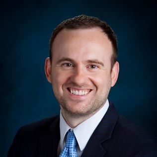cavalierdaily's tweet photo. Libertarian gubernatorial candidate @CliffHyra visits Charlottesville hoping to attract undecided voters
https://t.co/18nC7fU7Lj https://t.co/8dbKnHR37m