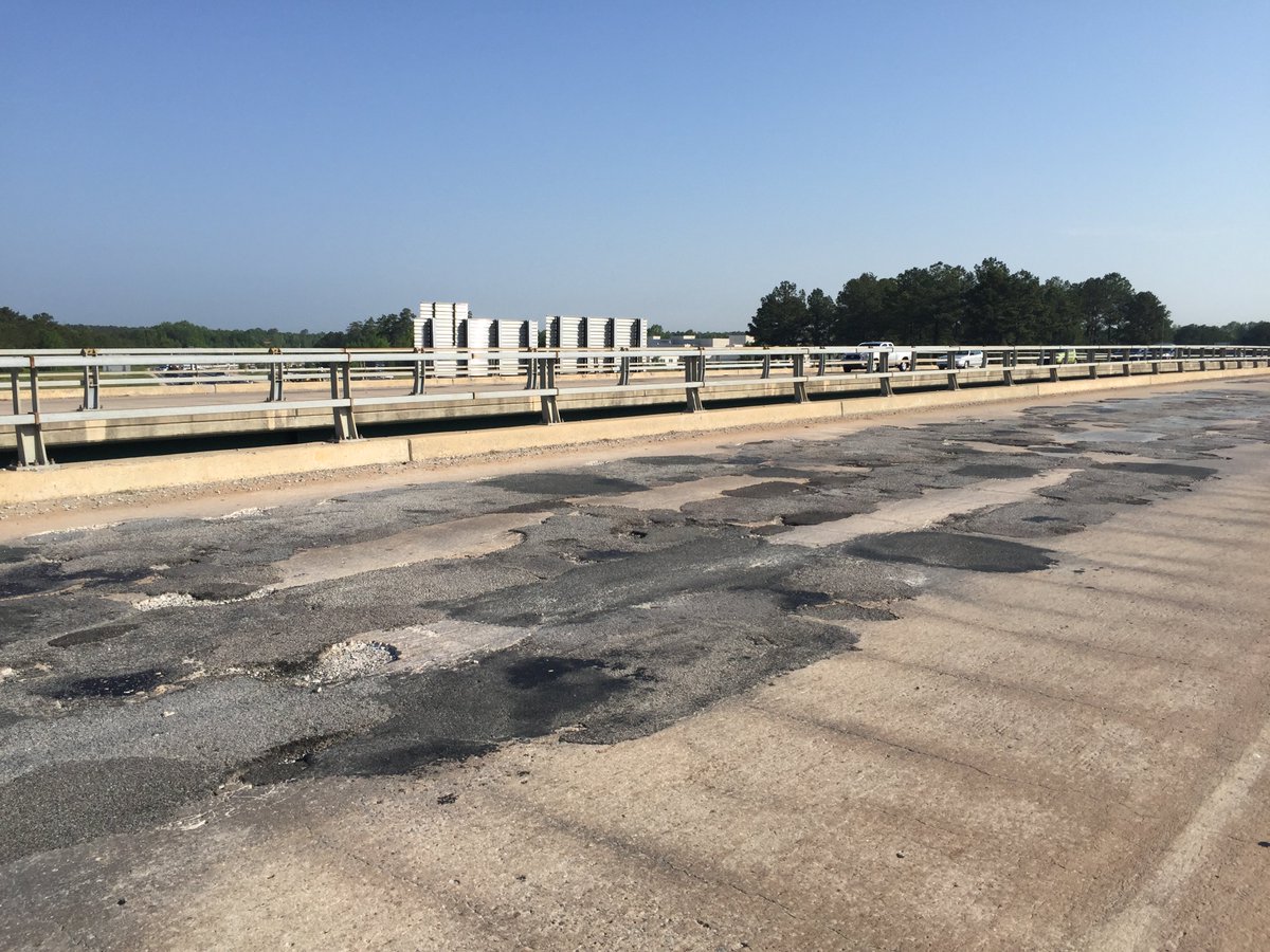 SCDOTPress's tweet photo. Before/after photos of SC 555 Farrow bridge deck work (over I-77) in Richland County recently completed. Final inspection was done Friday. https://t.co/g0Hw4sYAbR