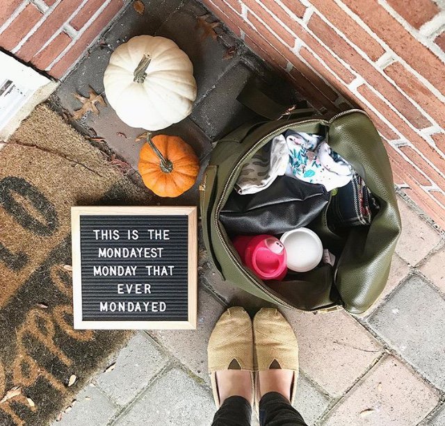 Happy Monday Everyone!🍁🍂🍁 
Thanks for the giggles this morning @beccasmucker 
#motivationmonday #saranoni #saranoniblanket