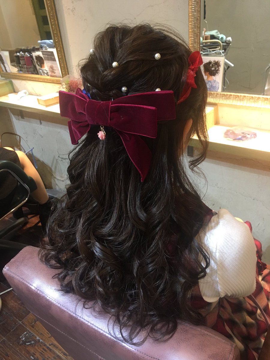 みちょ Twitterissa 今回のヘアメはこれ 雨だったからまとめれば良かったと後悔 残り4公演は衣装にも合いそうだからアップにする 衣装に合わせて青と赤のリボン編み込んでもらったよ 蒼井翔太 しょーたん ワンo ライブ コンサート ヘアメ ヘア