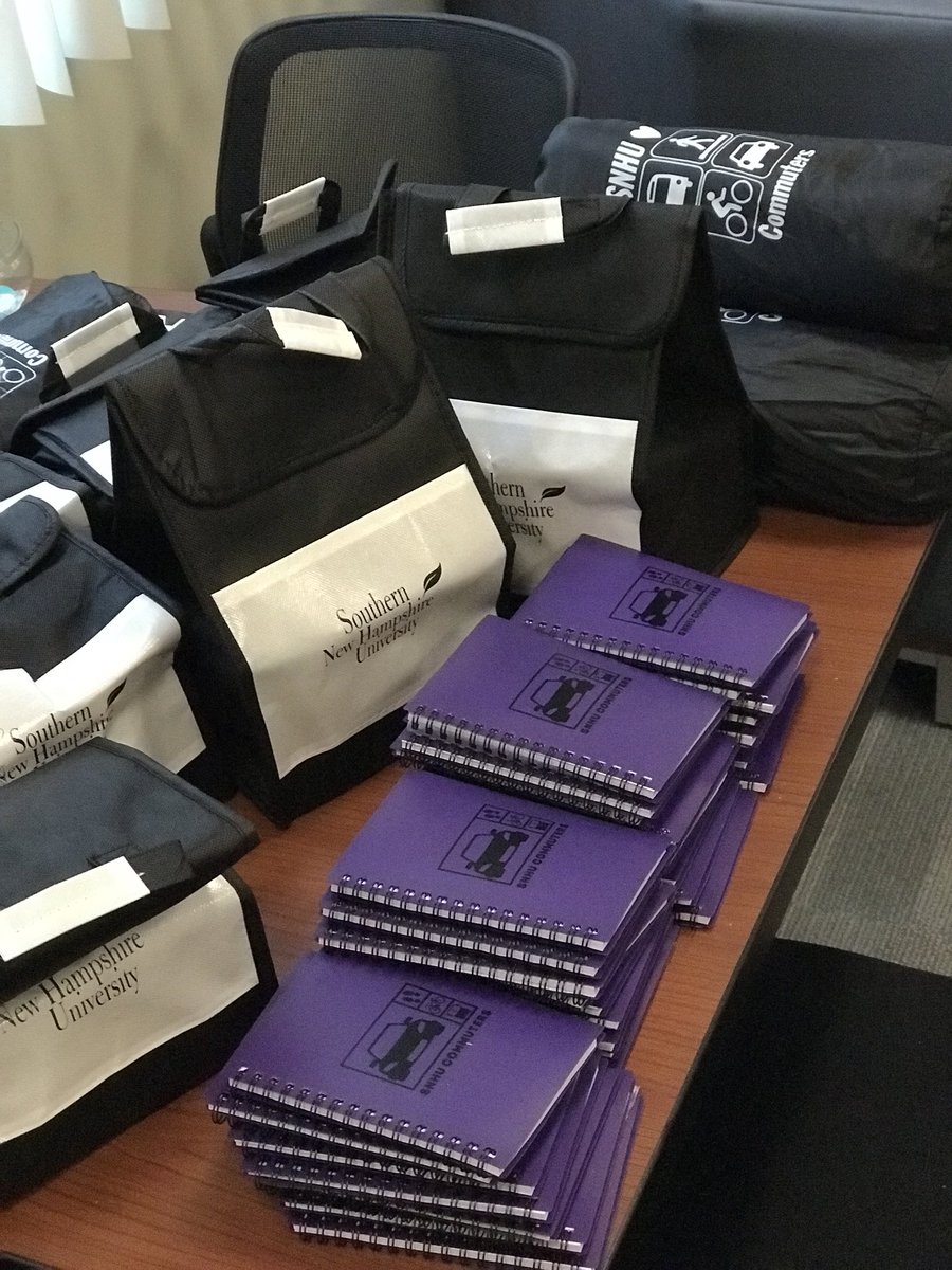 SNHUcommuters's tweet photo. It’s here! ITS COMMUTER APPRECIATION WEEK! Today’s event: free give away day- come grab some commuter merch @ the lounge🚘👌🏽 https://t.co/gffZSWb3I4