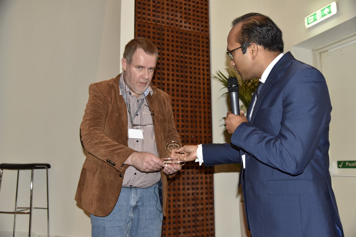 DFTSymposium's tweet photo. A token of appreciation for Erik Jan Marinissen #DFT2017 https://t.co/WHBqqAWH4h