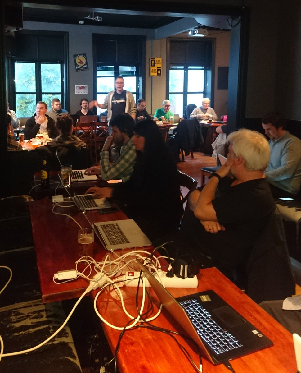 Tron77561745's tweet photo. #siksym17 Uavbrutt hacking - nå også med lys. https://t.co/PGSbskC1Xr