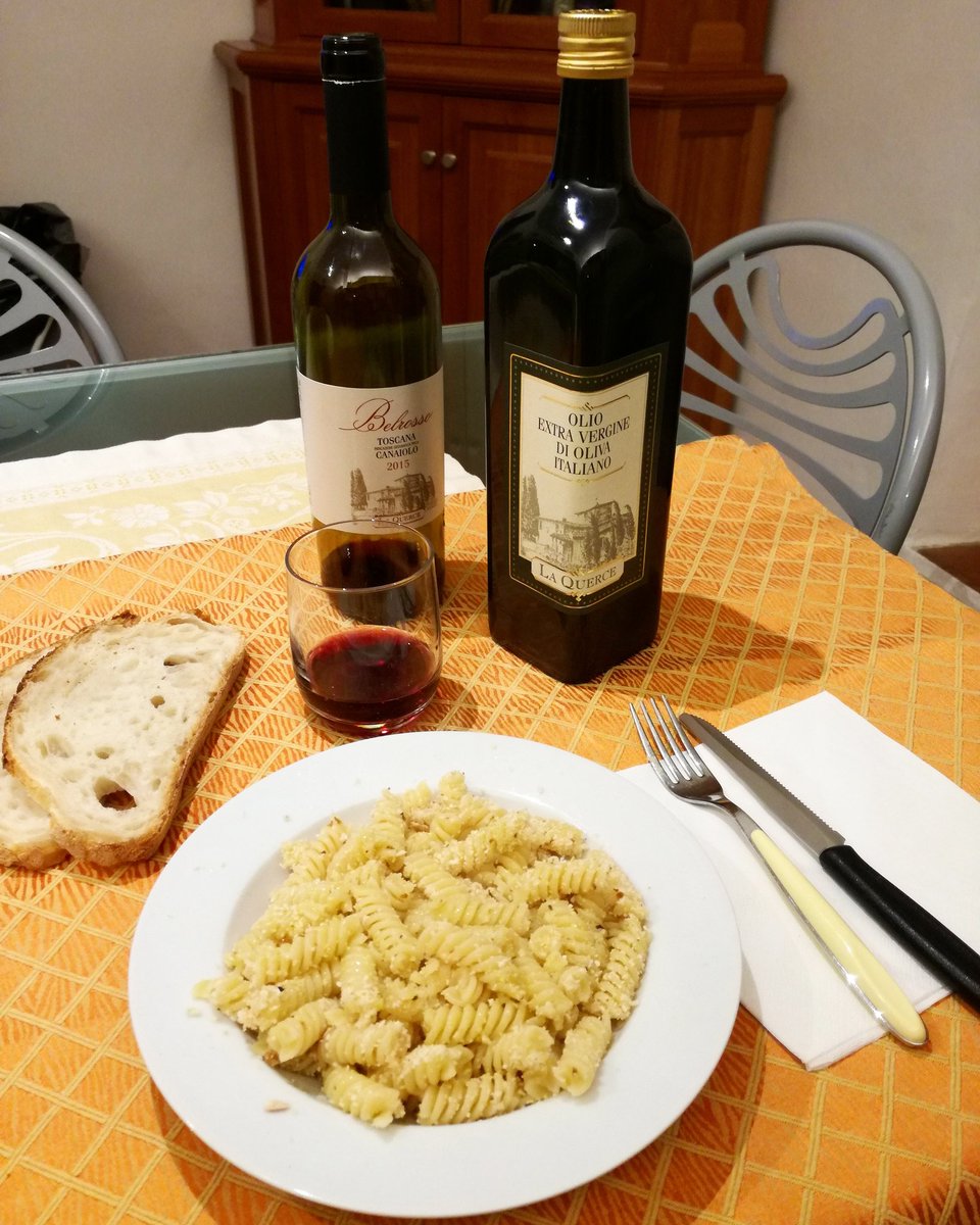 marcolaquerce's tweet photo. Olio Novo 2017 da assaggiare con dei semplici fusilli e pangrattato #oliobono #olionovo #goodlife #extravirginoliveoil #goodfood https://t.co/eA1ForCOZa