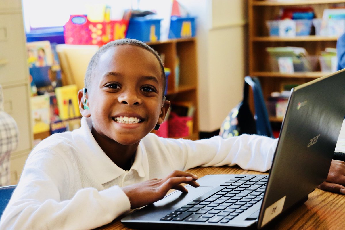 reachoakland's tweet image. We are committed to closing the #techdivide and build agency in our students to drive their own learning. #changinghxstory #edtech