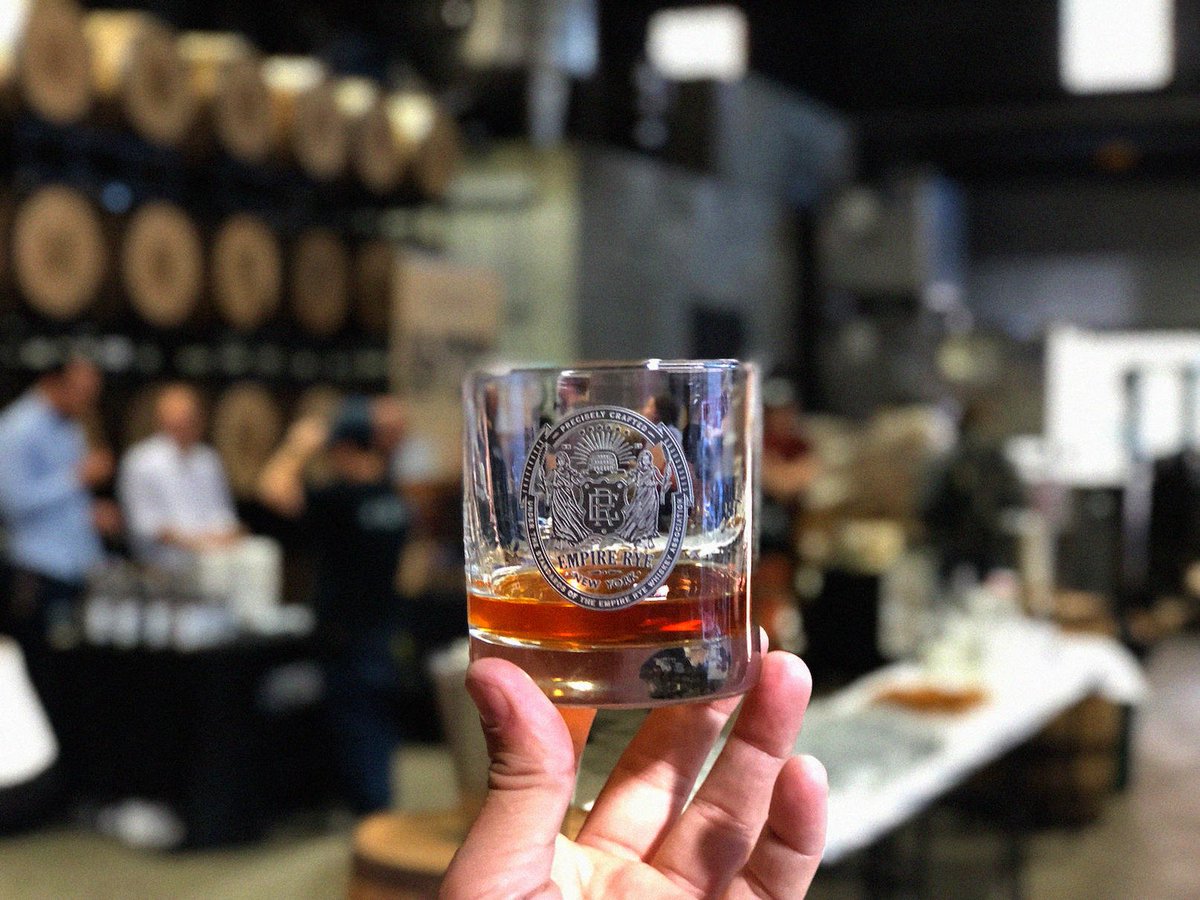 This weekend will live forever in whiskey history, as we celebrated NY's heritage of rye whiskey. Cheers to <a href="/EmpireRye/">Empire Rye</a>! #HudsonWhiskey