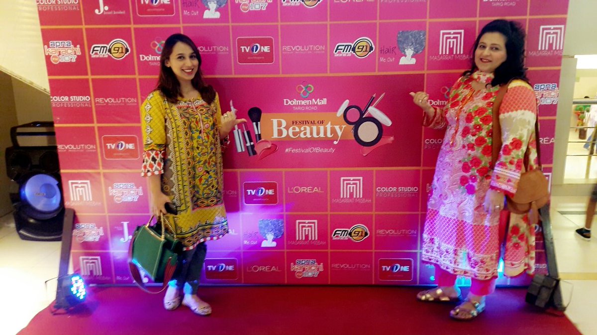 TSocialMama's tweet photo. Amazing #FestivalofBeauty at #DolmenMallTariqRoad #DFB17 #Beauty #Makeup #Discounts #Brands https://t.co/y58ORl1VG6